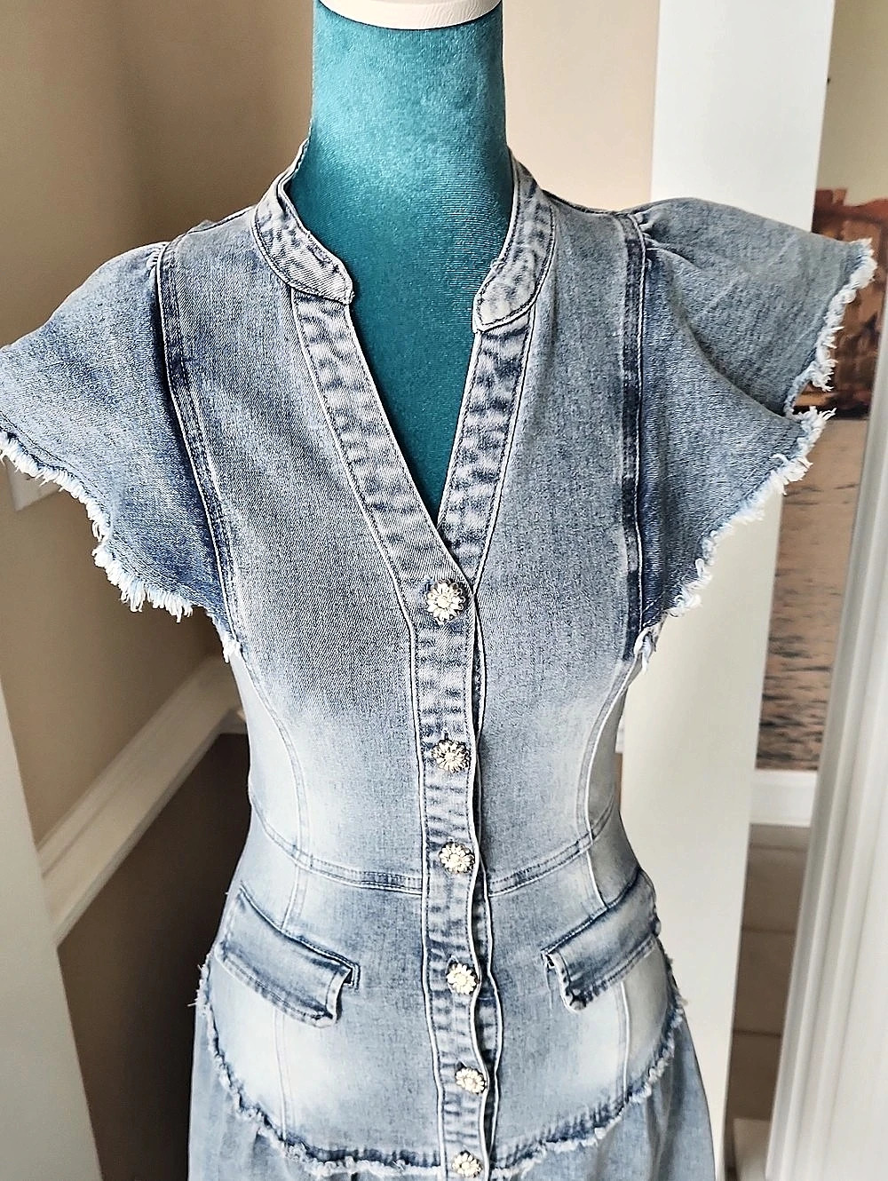 En Saison Denim Flutter Sleeve Button-Front Midi Dress in Blue Xs - Picture 2 of 16